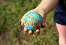 Słodki kuskus z rodzynkami i cynamonem